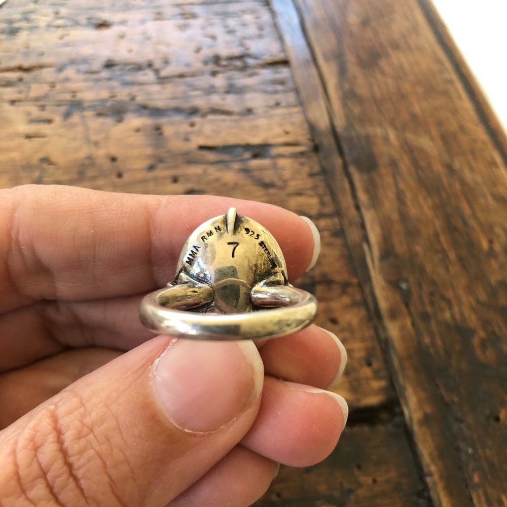 Vintage Sterling Metropolitan Museum Onyx Ring - Picture 3 of 3